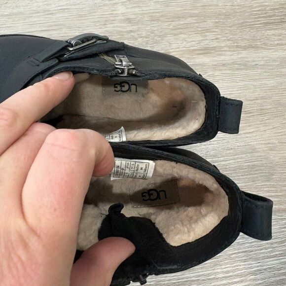 UGG Black Leather Women's Cheyne Ankle Boot sz 8.5 - Picture 5 of 10